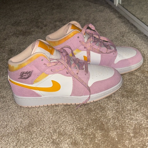 Purple and orange kids Jordan’s - Picture 1 of 2